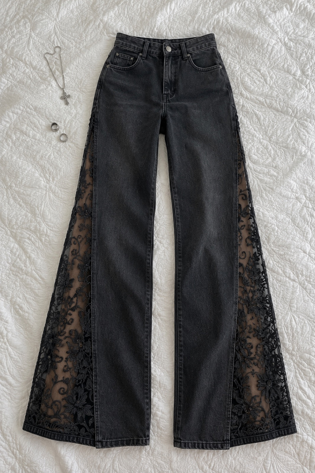 Lilith — Jean flare à dentelle