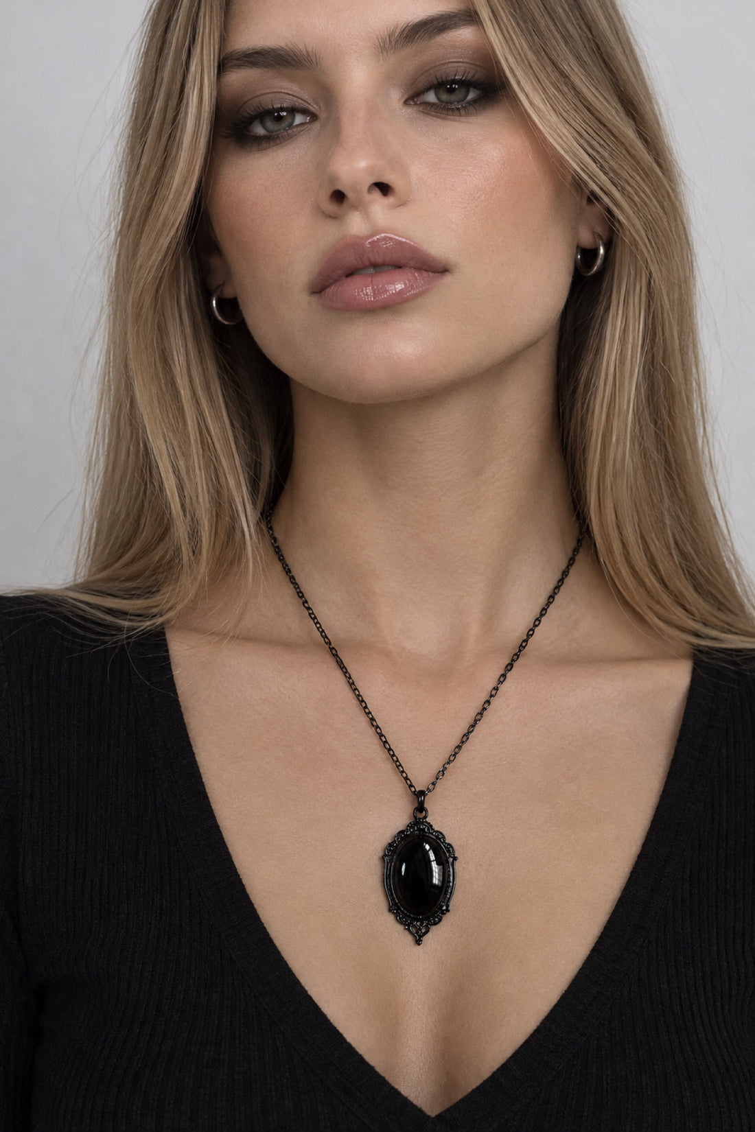 Opaline — Collier pendentif ovale noir ou rouge