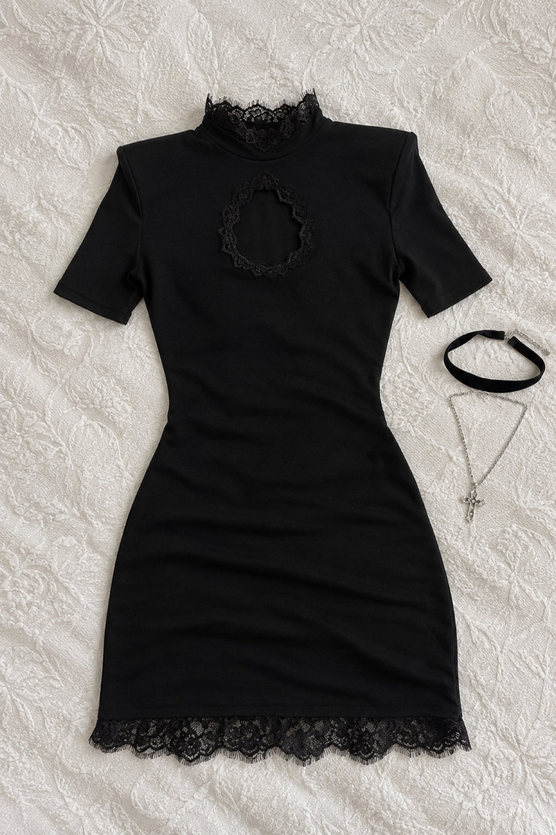 Danaë — Mini-robe à épaulettes et dentelle