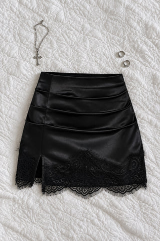 Liliane — Mini-jupe satin bordure dentelle