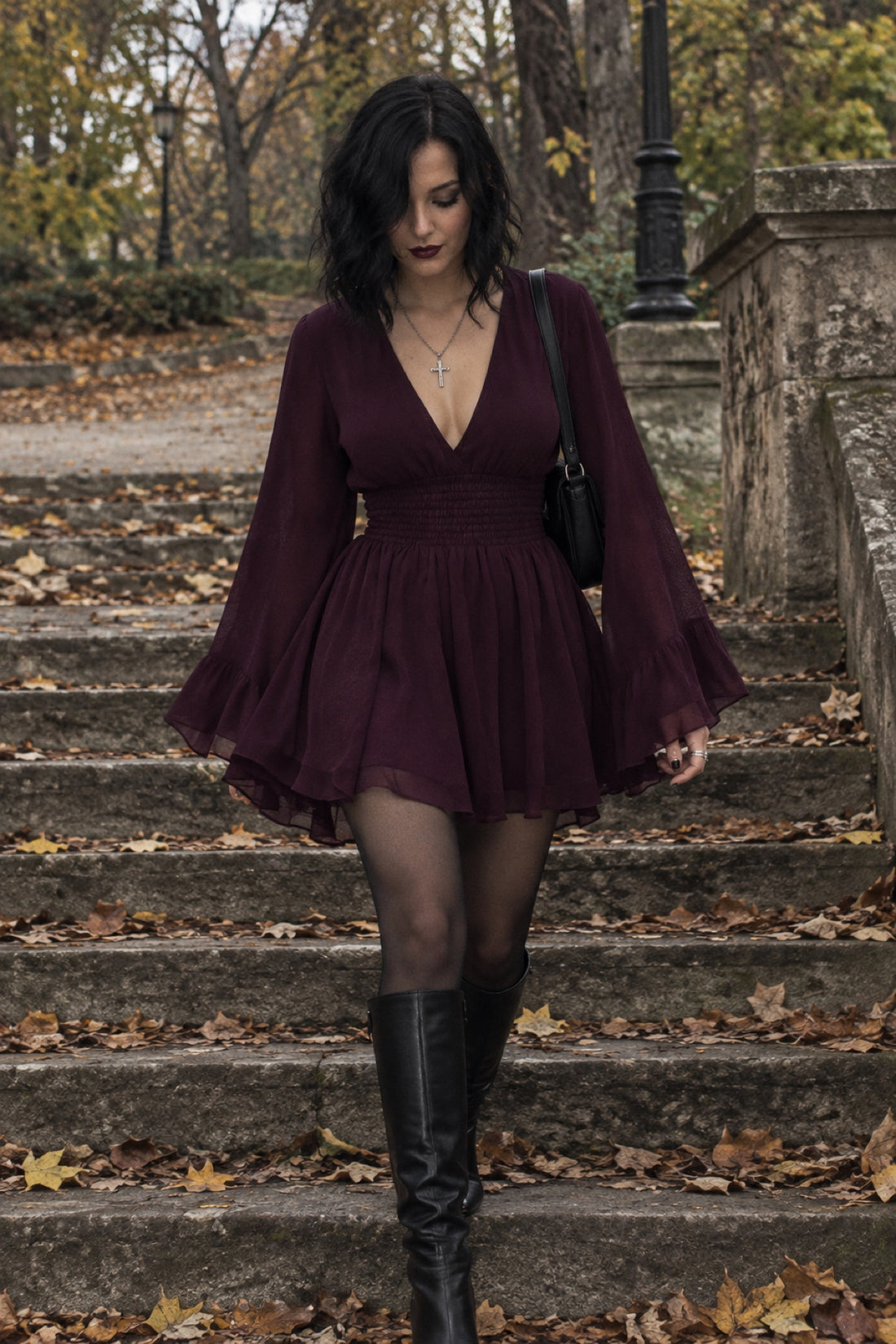 Perséphone — Mini-robe gothique manches cloche