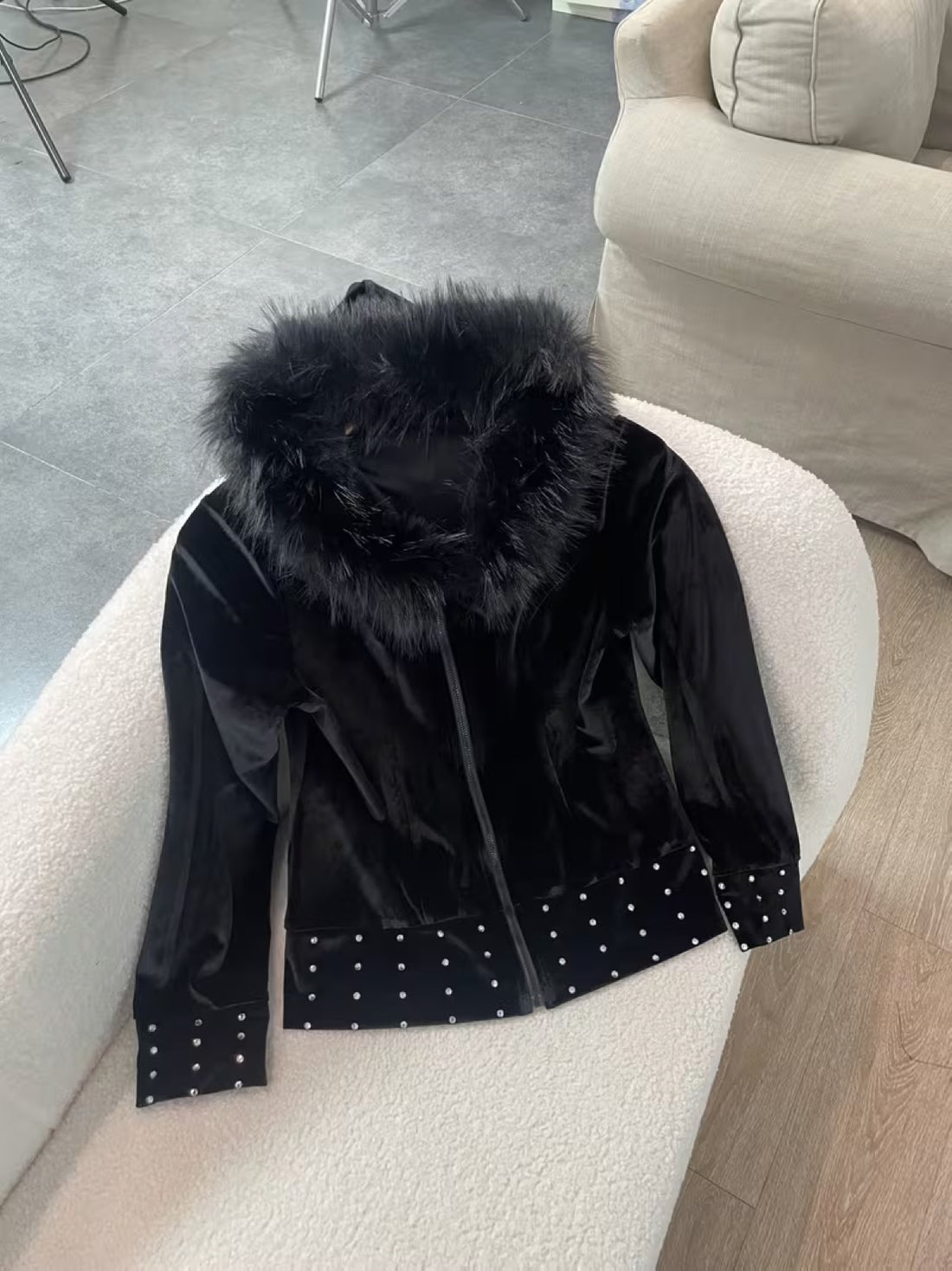 Ravine — Veste velours cloutée à capuche fourrure