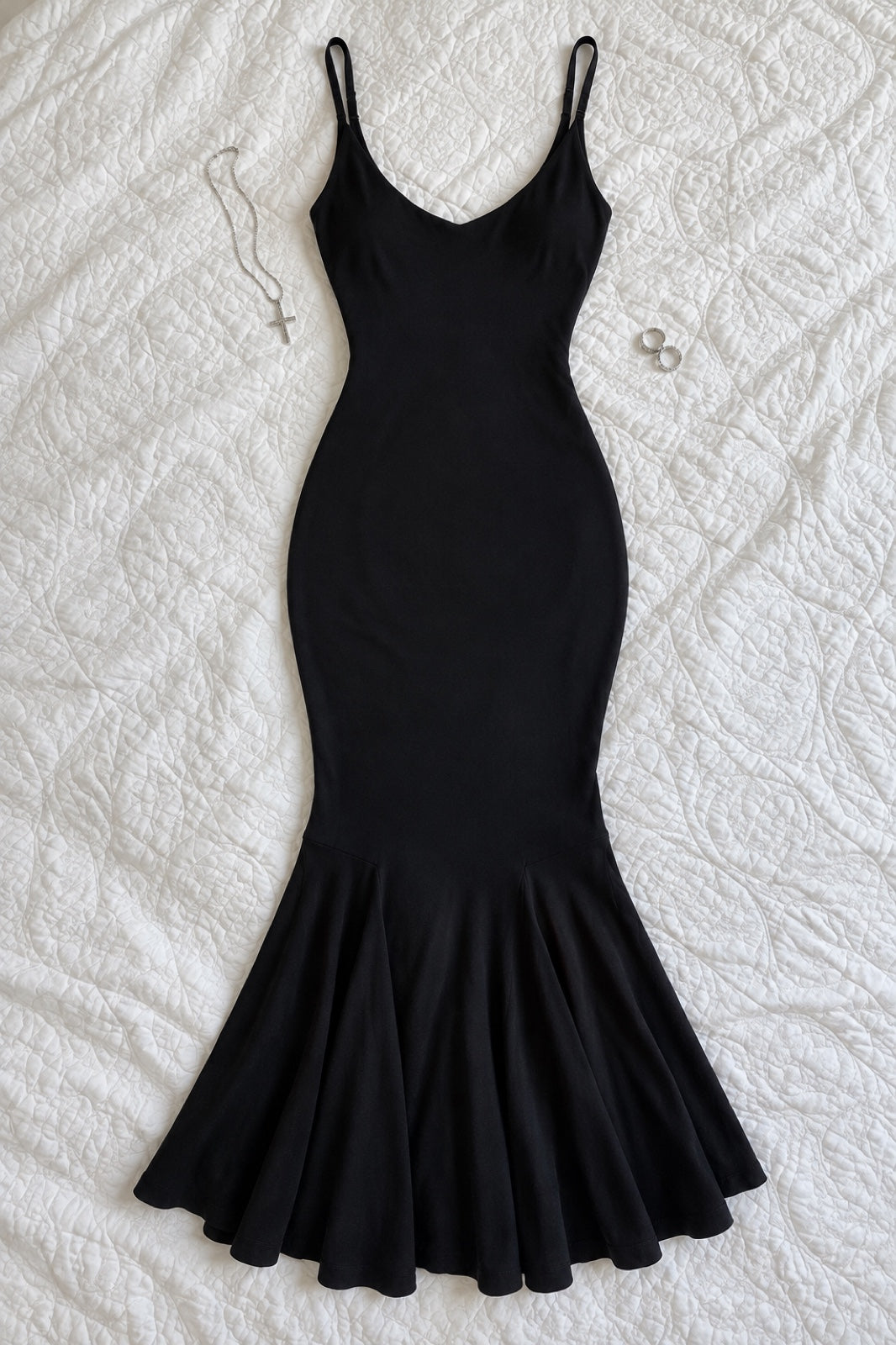 Sybille — Robe midi sculptante col V